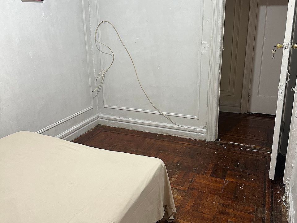 2nd image of 1839 Andrews Ave S
