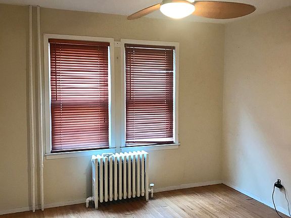 3rd image of 154 Laconia Ave