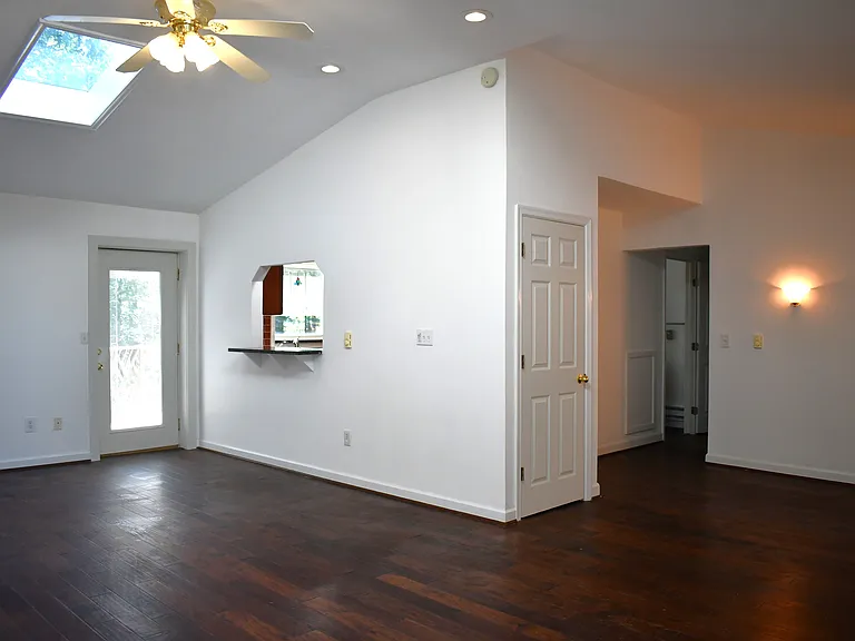 11601 Heron Dr — Photo 7