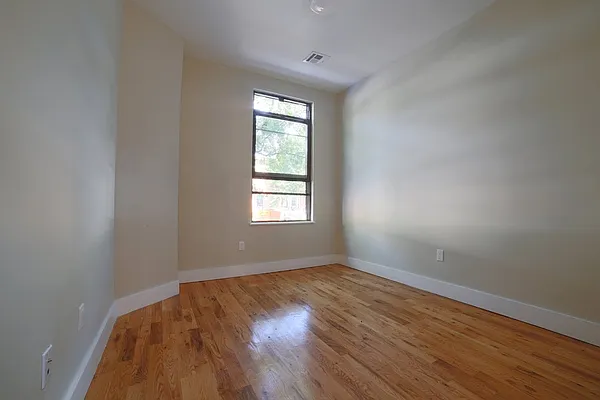 Rented by Evergreen Apartments BK | media 43