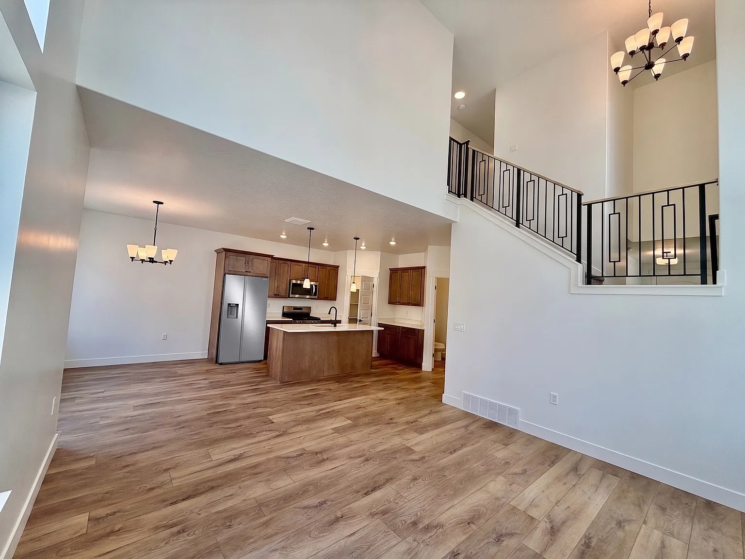 4 bed, 3.5 bath, 2321 sqft, $2,500 — Photo 2