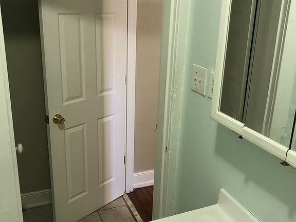 4th image of 117 S Stafford Ave APT 2
