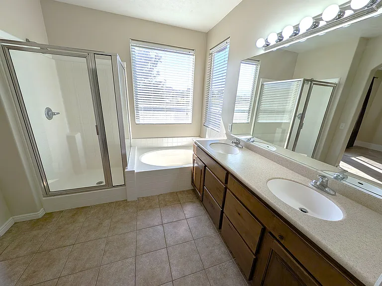 8743 N Franklin Dr — Photo 37
