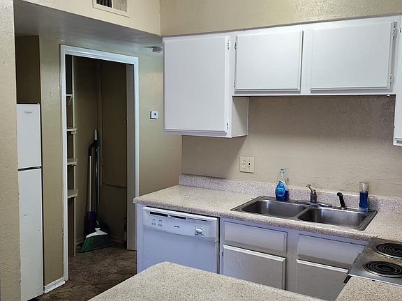 4th image of 4320 Belvedere St APT 2