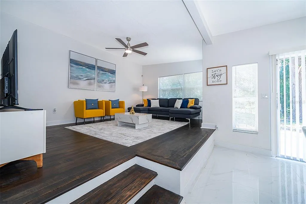 3 bed, 2.0 bath, 1232 sqft, $2,400 — Photo 4