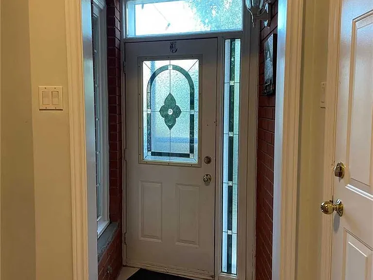 531 Avonwick Ave — Photo 2