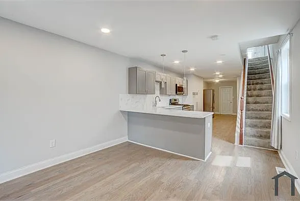 1 N East Ave — Photo 2
