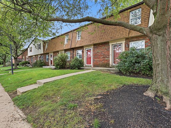 3rd image of 5720 Beechcroft Rd APT H