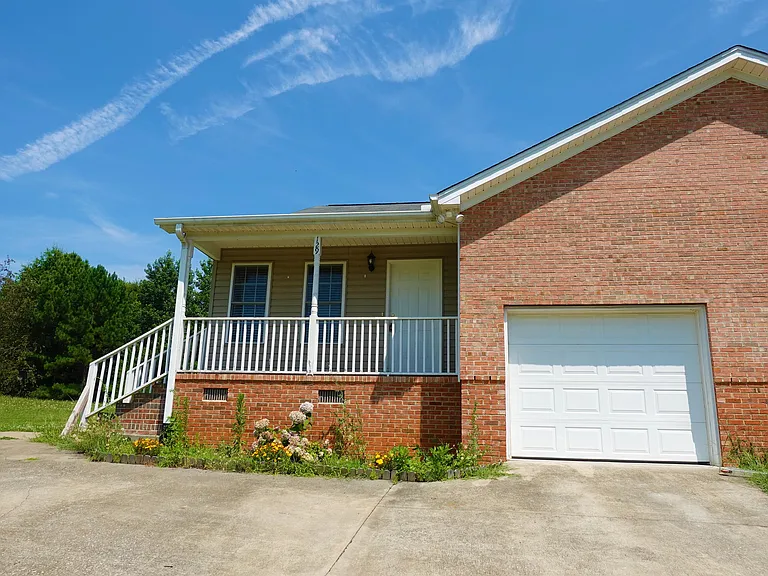 129 River Oaks Cir — Photo 2