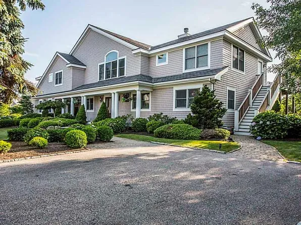 151 Allston Ave, Middletown, RI 02842