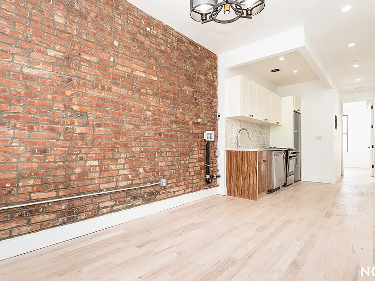 230 Schaefer St #1R — Photo 3