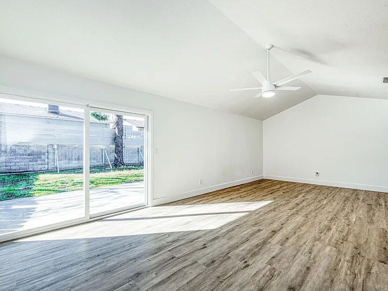 672 W Antonio Dr — Photo 10