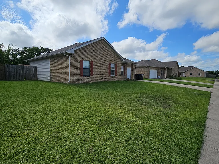 2103 Oliver St — Photo 20