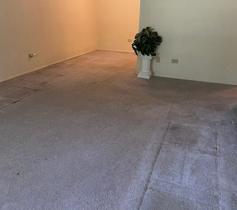 Moon Lake Village Four Story Condominiums Hoffman Estates, IL Zillow