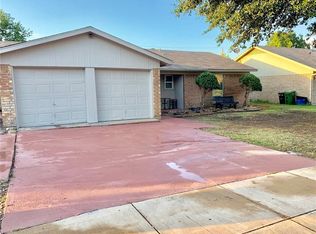 8229 Saint Patrick St, North Richland Hills, TX 76180