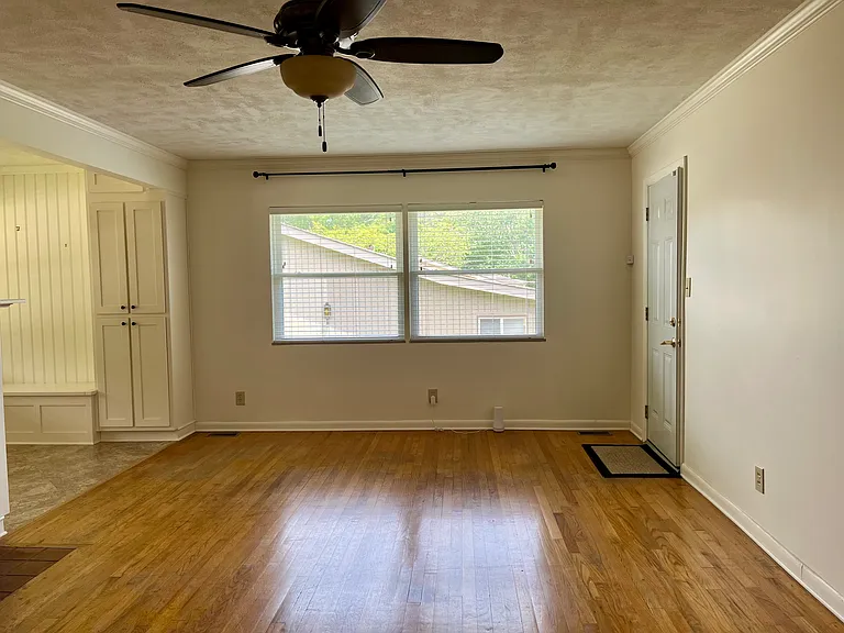 4215 Coffee Dr SW — Photo 2