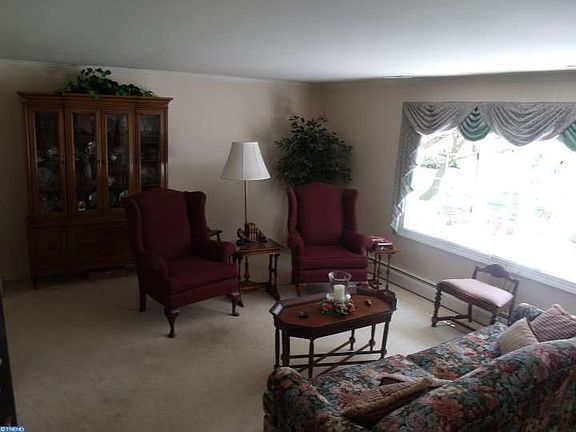 5th image of 73 Cloverly Dr