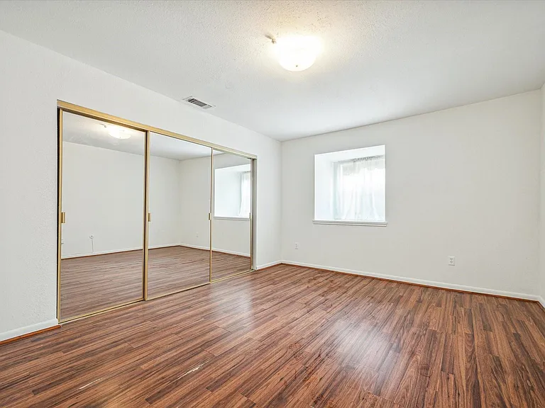 5815 Lynbrook Dr #103 — Photo 5