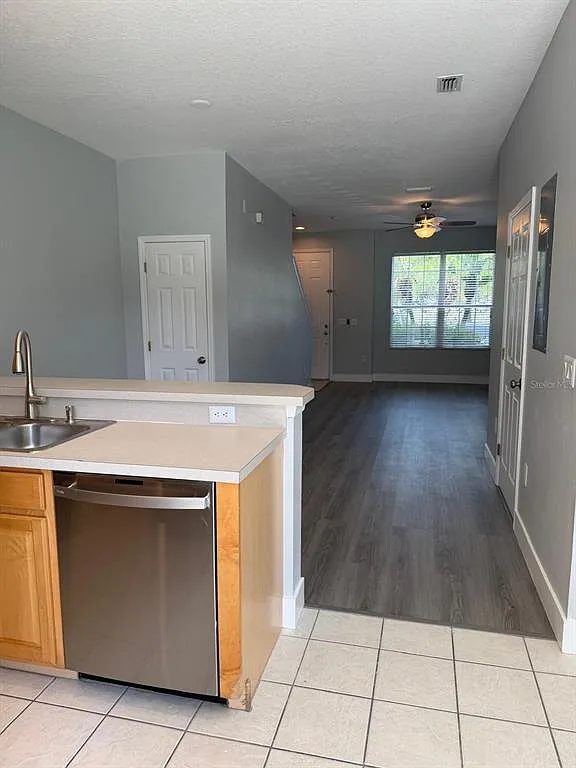 2 bed, 2.5 bath, 1236 sqft, $2,000 — Photo 4