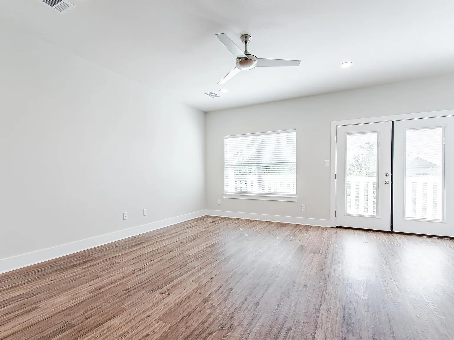 5 bed, 5.5 bath, 2649 sqft, $4,500 — Photo 4