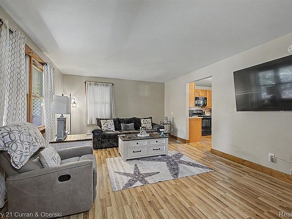 4th image of 25900 Belledale St