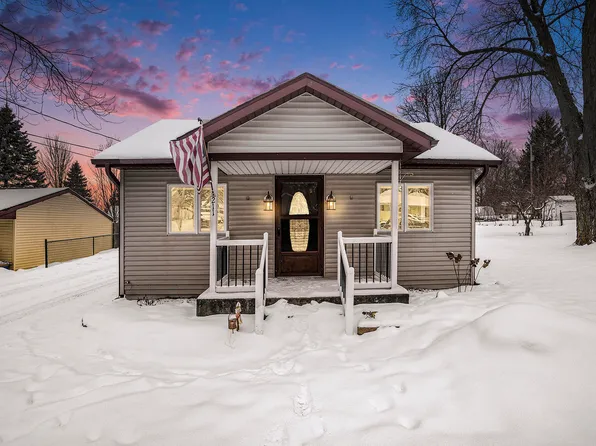 211 N Linden Ave, Fremont, MI 49412