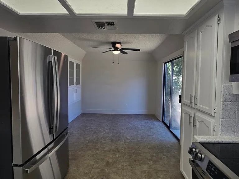3233 Stanford Ave — Photo 19