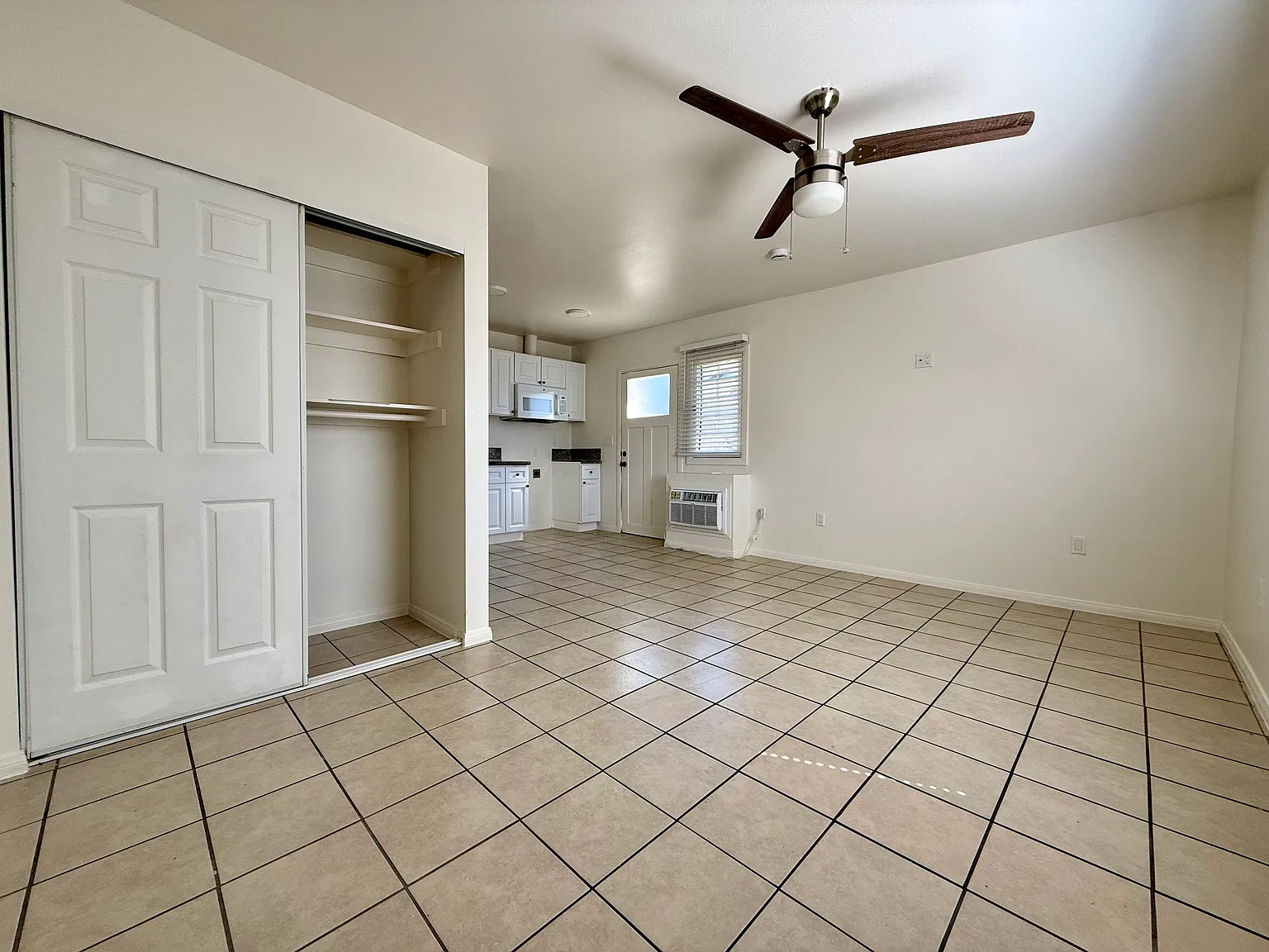Studio, 450 sqft, $1,445 — Photo 2