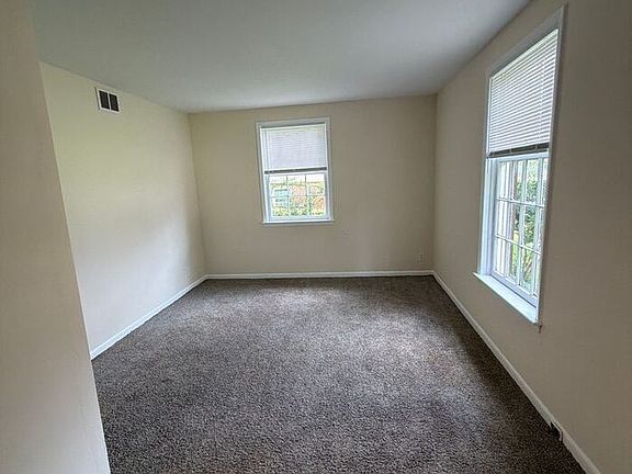 2nd image of 137 Sleepy Hollow Rd