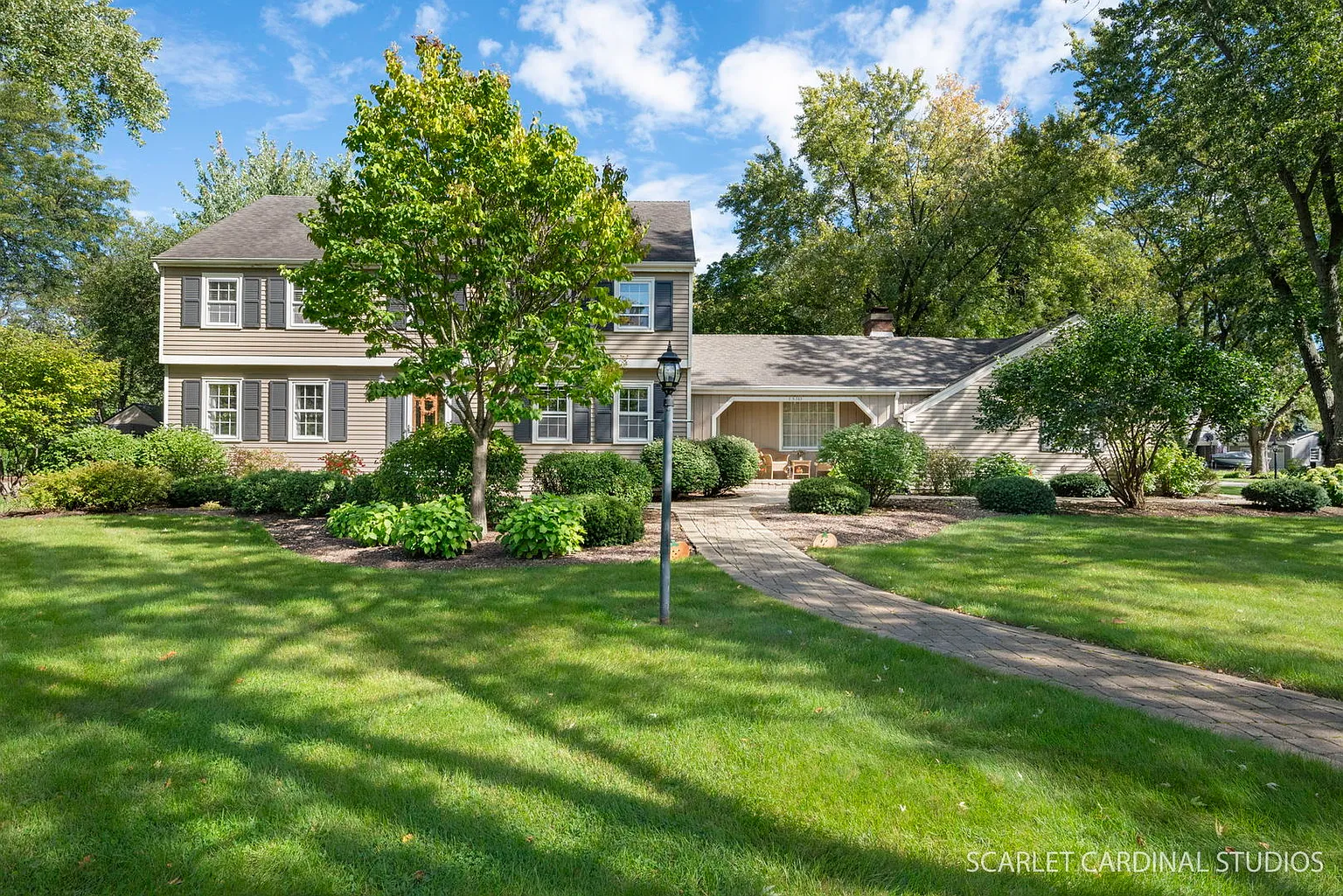 2S345 Arrowhead Dr photo 1