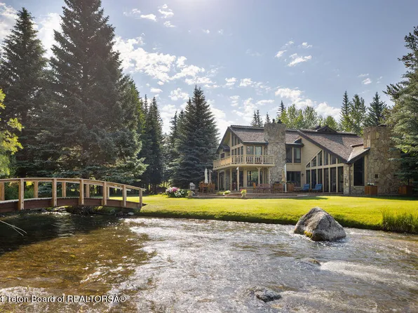 555 S Sandhill Crane Rd, Wilson, WY 83014
