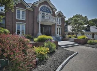 294 S Main St, Andover, MA 01810