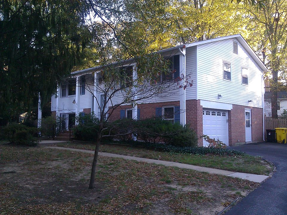 2nd image of 321 White Plains Ct