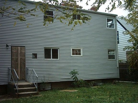 2nd image of 118 Underhill Ave