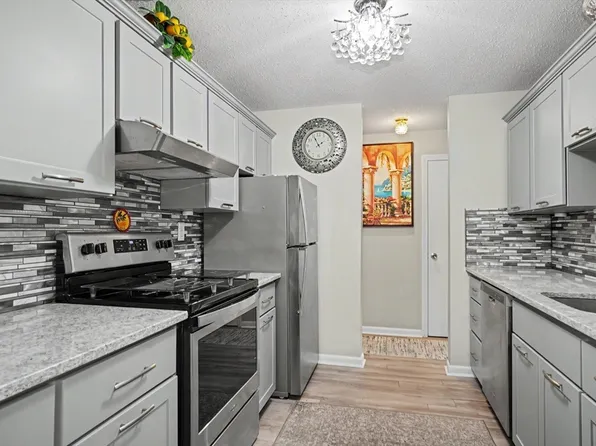 200 Manning St APT 23C, Hudson, MA 01749