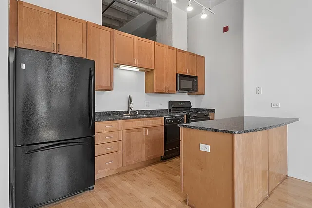 1 bed, 825 sqft, $2,150 — Photo 2