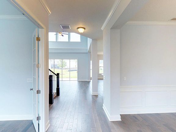 3rd image of 210 Manor Ln