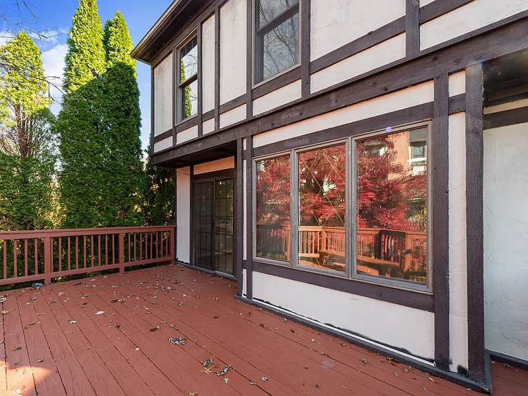 20 Rhodes Pl — Photo 29