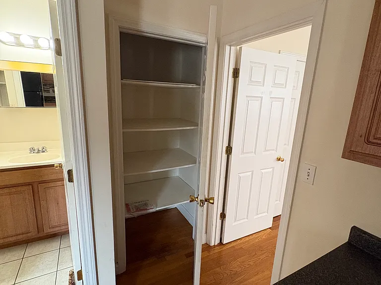 426 N Main St #1R — Photo 7