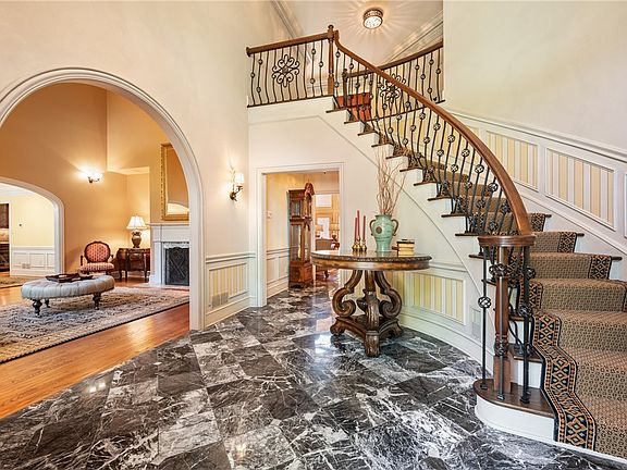 5th image of 1609 Blackburn Heights Dr