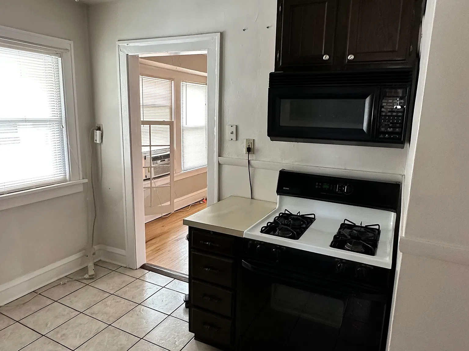 2 bed, 1000 sqft, $1,500 — Photo 3
