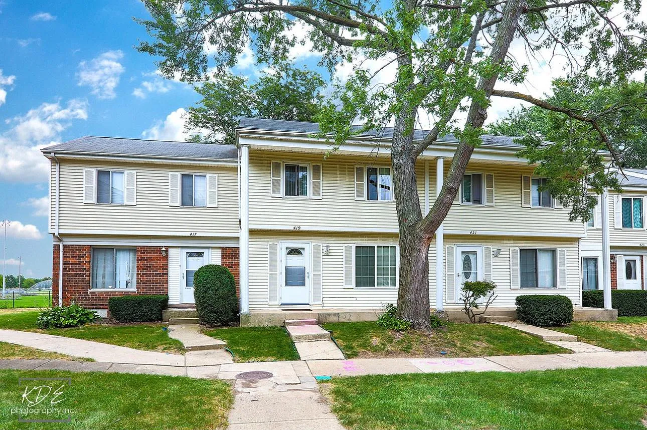 4 bed, 2.5 bath, 1610 sqft, $2,600 — Photo 1
