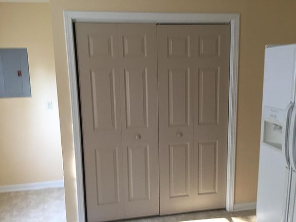 5th image of 1925 S Kenmore Dr #1