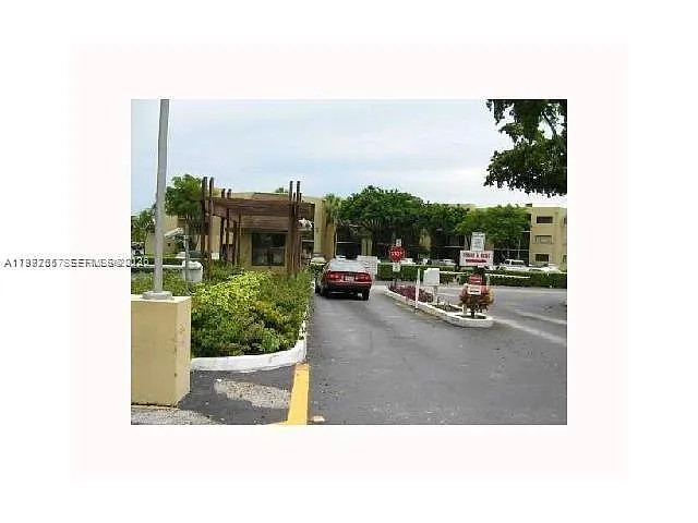 Building Photo - 8065 SW 107th Ave #321
