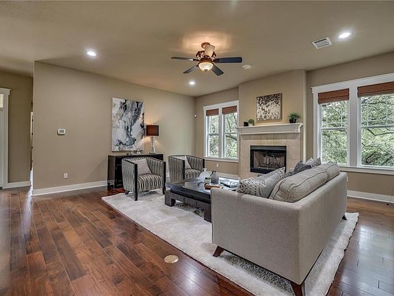 3rd image of 2724 Grand Oaks Loop