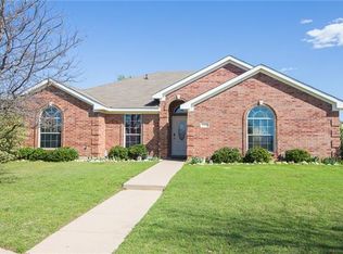 1304 Lake Shore Ct, Crowley, TX 76036