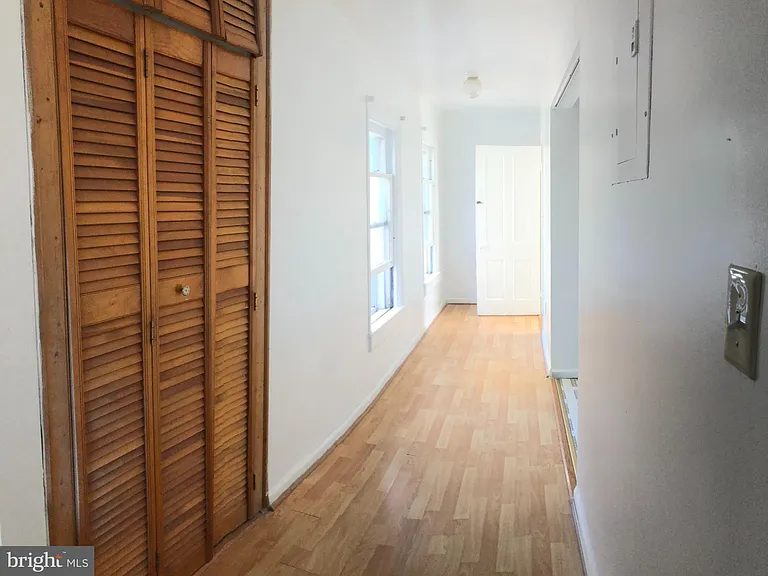 703 2nd St #B — Photo 4