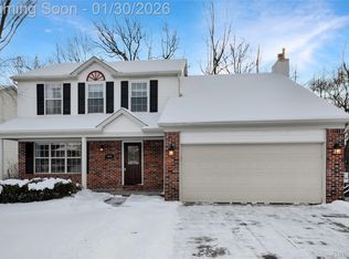 1041 Walloon Ct, Lake Orion, MI