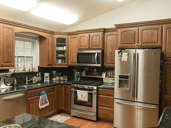 5th image of 959 SE Reservoir St