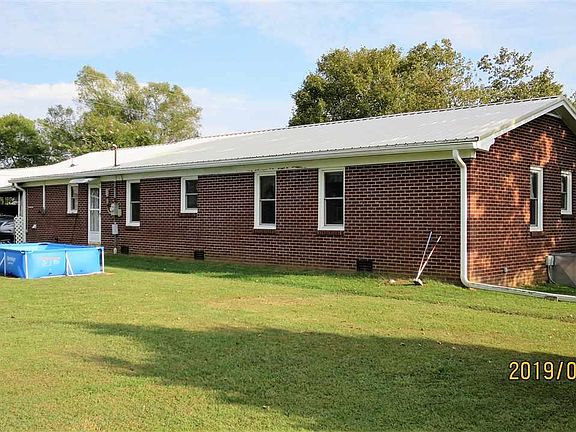 5th image of 409 White Oak Ln